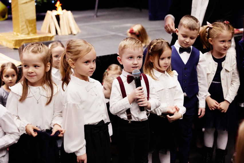 Jasełka bożonarodzeniowe w "Promyczkach". Dzieci wraz z rodzicami wystawiły świąteczne przedstawienie 18.12.2023
