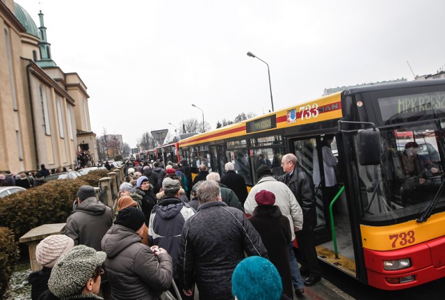 Autobusy specjalne kursują po Rzeszowie w sobotę i niedzielę.