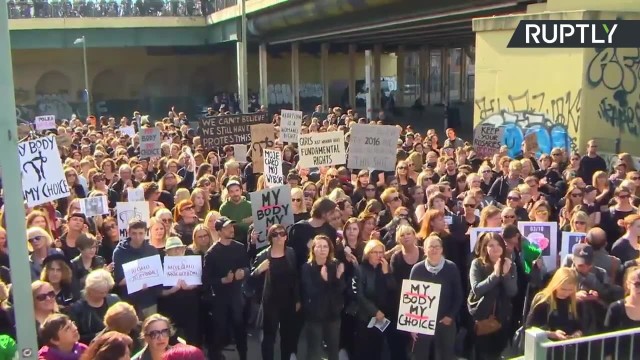 "Odp... się, fanatycy! Wiec solidarności z Polkami w Berlinie