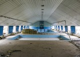 W Sanoku trwa wyburzanie basenu. Zamiast niego powstanie nowoczesne Centrum Rehabilitacji i Sportu [ZDJĘCIA]