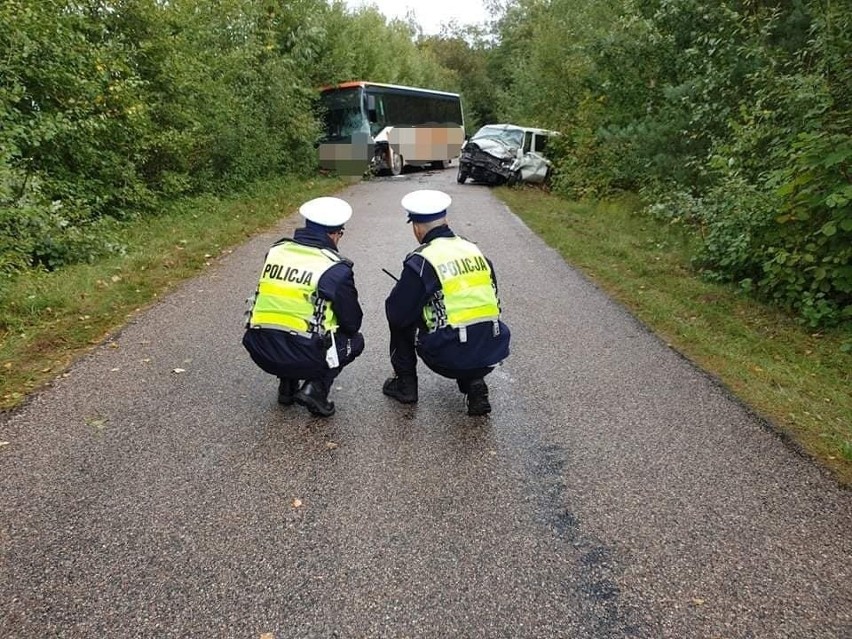 Wypadek autobusu z dziećmi na drodze Leśniki - Radule. Na...