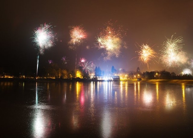 Na Rejowie o północy rozpoczął się wspaniały pokaz sztucznych ogni.