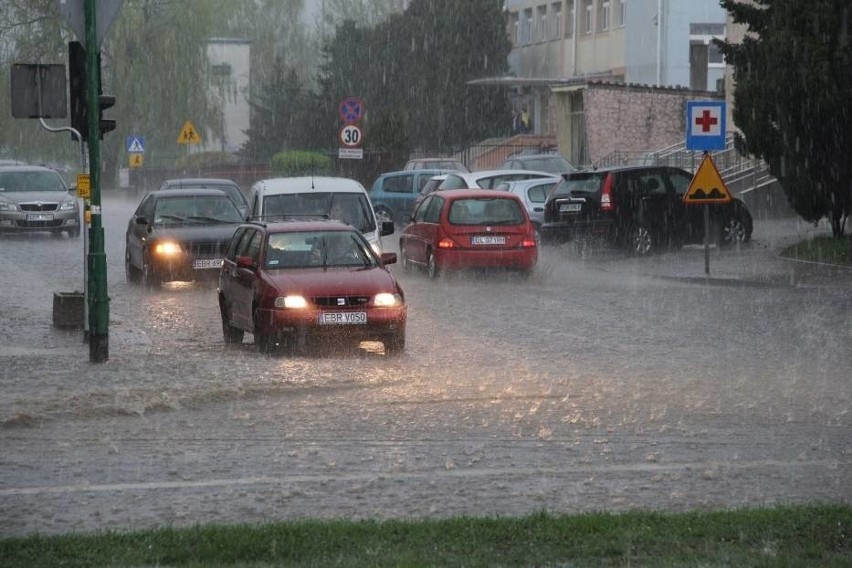 Ulewa nad Brzezinami! Centrum miasta znów pod wodą...