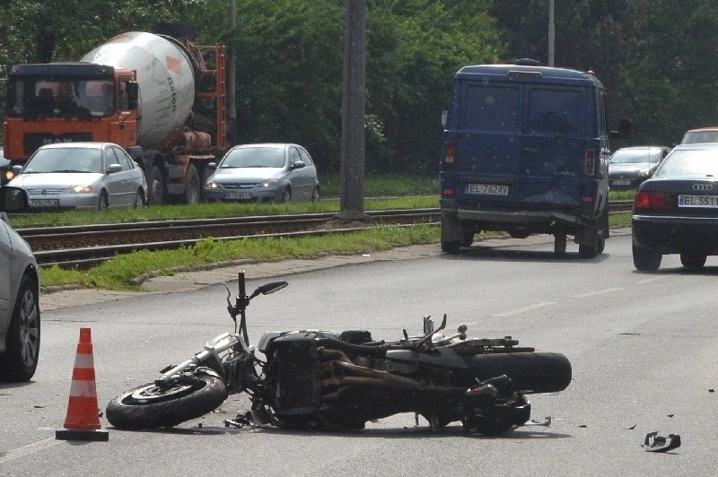Wypadek motocyklisty na al. Mickiewicza. Zablokowane dwa pasy ruchu [FILM]