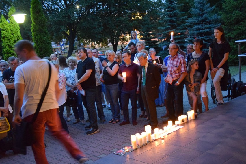 Protest przed Sądem Rejonowym w Zawierciu ZDJĘCIA