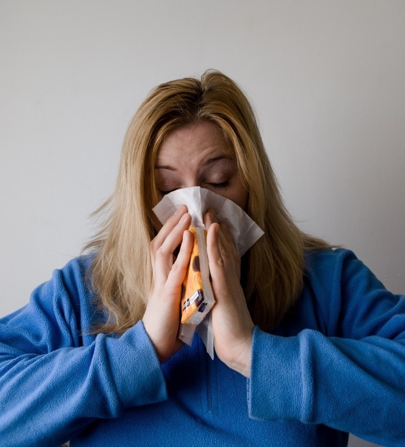 Najczęstszym objawem alergii jest katar i łzawienie oczu.