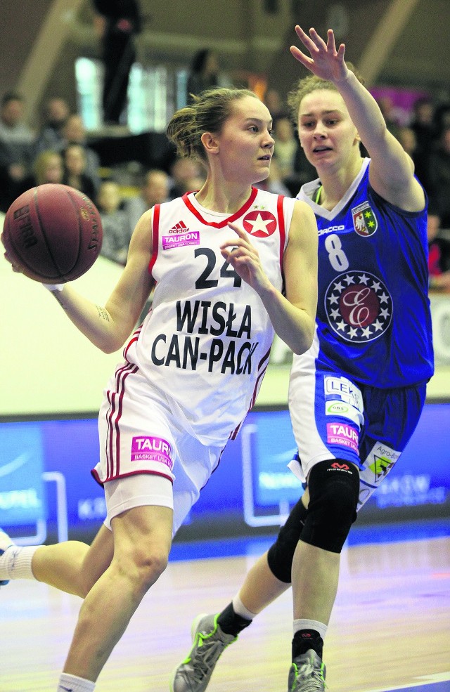 Z piłką Magdalena Ziętara