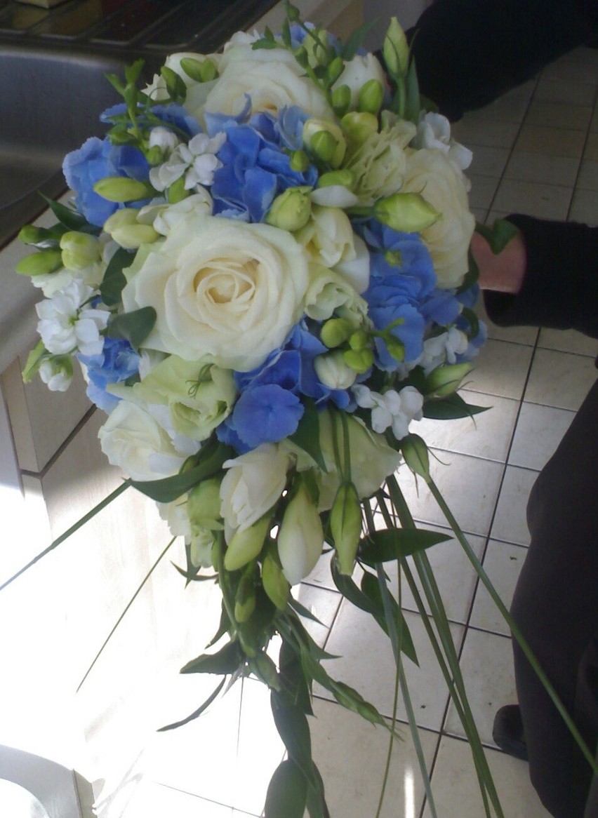 MISTRZOWIE HANDLU. Piękny bukiet ślubny dla panien młodych - propozycje z pomorskich kwiaciarni. Z tych bukietów dumne są florystki 