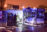 Pożar i wybuch butli na parkingu. 77 - letni mężczyzna zginął w płomieniach. Dramat na Dąbrowskiego ZDJĘCIA 