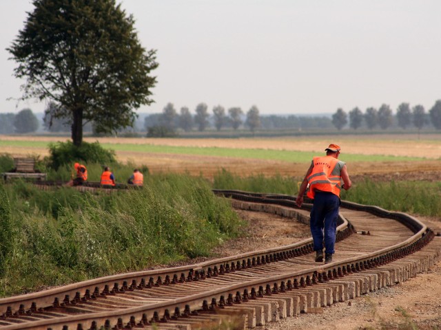 Linia nr 306 z Prudnika do Krapkowic po czteroletniej odbudowie została oddana do użytku. Ruchu tu nie ma.