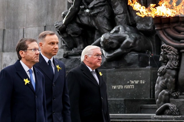 Prezydenci Izraela, Polski i Niemiec przed Pomnikiem Bohaterów Getta