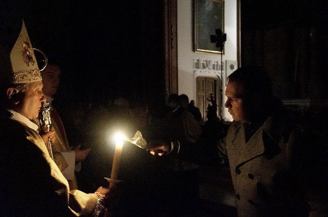 Liturgia Wigilii Paschalnej należy do obchodów dnia Zmartwychwstania.