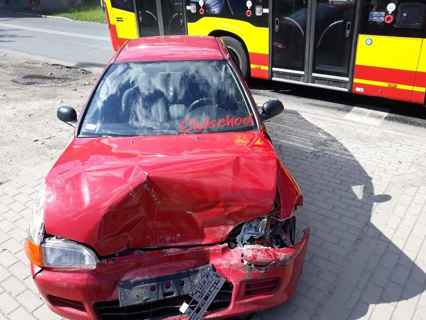 Wypadek na Żernickiej. Młody kierowca nie wyhamował