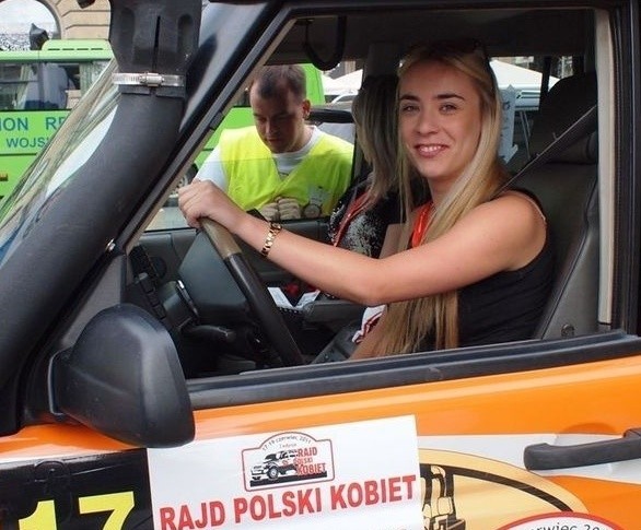 Karolina Bilska w samochodzie, którym pojechała po zwycięstwo.