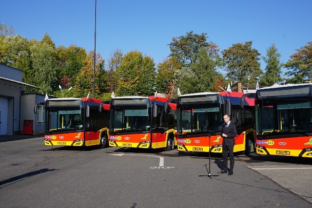 Bielsko-Biała. Pięć nowych autobusów w MZK. To pierwsze tego typu pojazdy w Polsce.Zobacz kolejne zdjęcia. Przesuwaj zdjęcia w prawo - naciśnij strzałkę lub przycisk NASTĘPNE