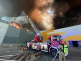 Ogromny pożar w Warszawie. Kilkadziesiąt zastępów straży pożarnej w akcji