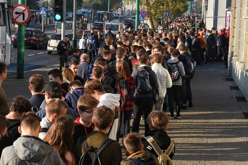 W centrum Poznania utworzyły się duże kolejki....