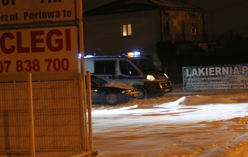 Ktoś strzelał do mężczyzn jadących bmw. Policjanci na tropie sprawców (ZDJĘCIA, AKTUALIZACJA)