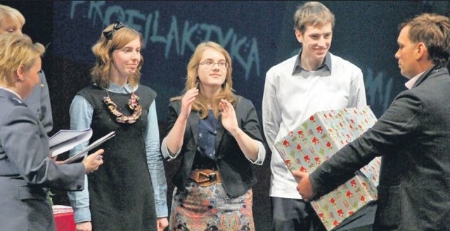 Młodzi filmowcy ze szczecineckiego liceum odebrali nagrody na gali w teatrze "Pleciuga&#8221; w Szczecinie.