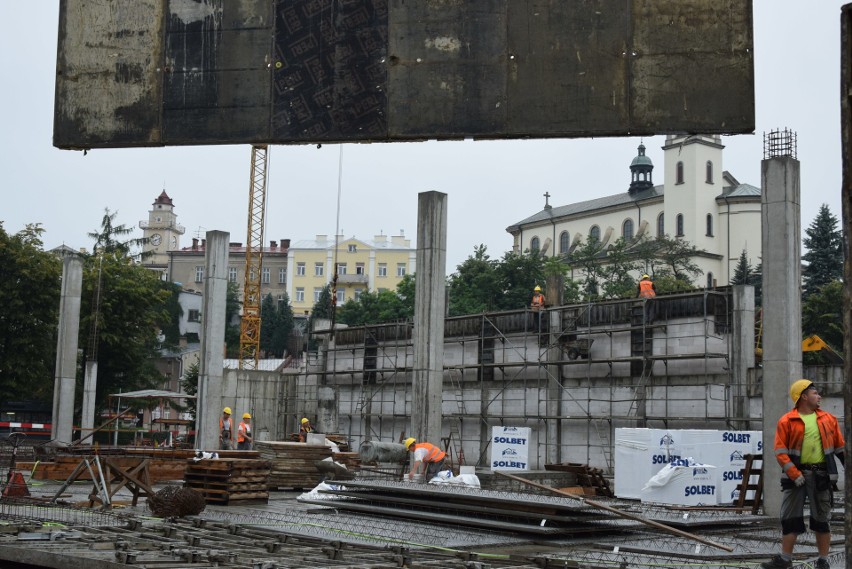 Galeria Gorlicka coraz wyższa. Jest już wejście od strony ul. Legionów