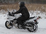 Jazda motocyklem jesienią, zimą i wczesną wiosną. Podgrzewane rękawice i manetki to podstawa