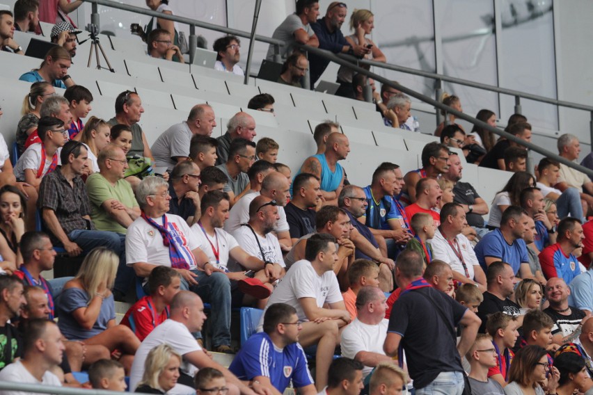 Piast Gliwice – Zagłębie Lubin 2:1. Przy Okrzei nadal kibicują bez „młyna” ZDJĘCIA KIBICÓW