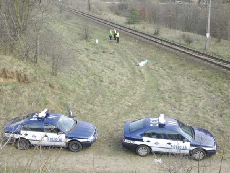 Mloda dziewczyna stracila zycie na torach kolejowych w...