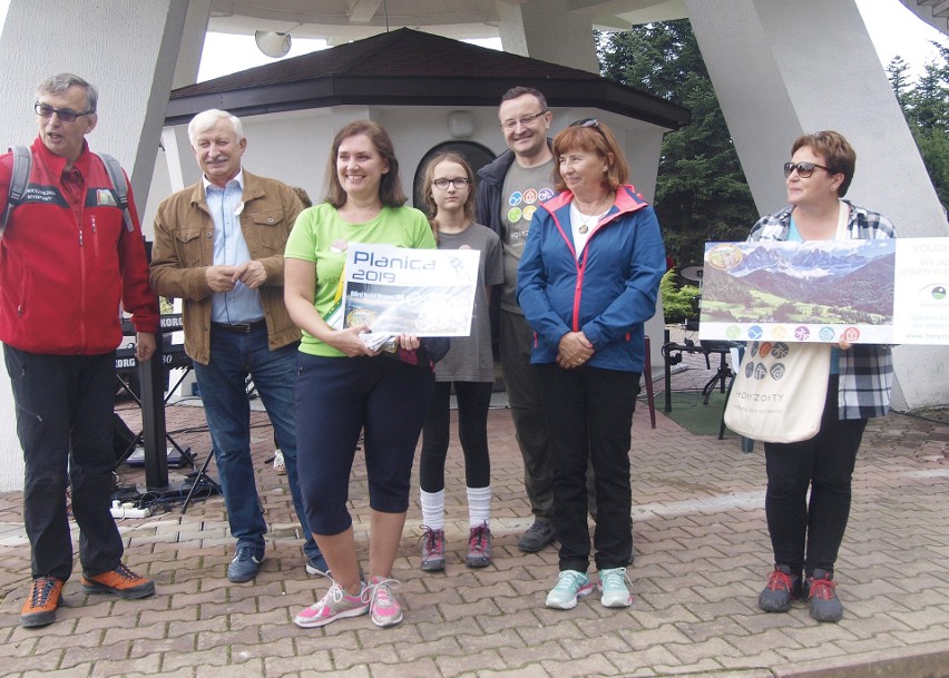 Odkryj Beskid Wyspowy. 53 złote rysie na Miejskiej Górze. W niedzielę szczyt zdobyło ponad 700 turystów