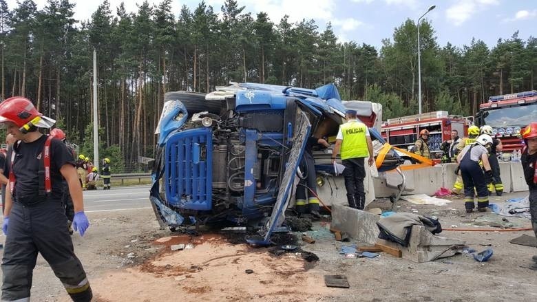 Kierowca ciężarówki zginął na S1 w Mierzęcicach. Mieszkaniec Gliwic usłyszał zarzut spowodowania wypadku