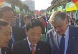 Minister Jurgiel promuje polskie jabłka w Chinach