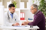 Na co najczęściej chorują seniorzy? Dolegliwości, które mogą oznaczać alzheimera, nadciśnienie tętnicze i sarkopenię. Na co zwrócić uwagę?