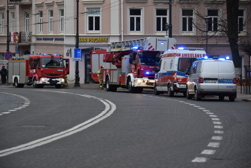 Pożar w kamienicy przy ul. Królewskiej. Płonęły śmieci (ZDJĘCIA)