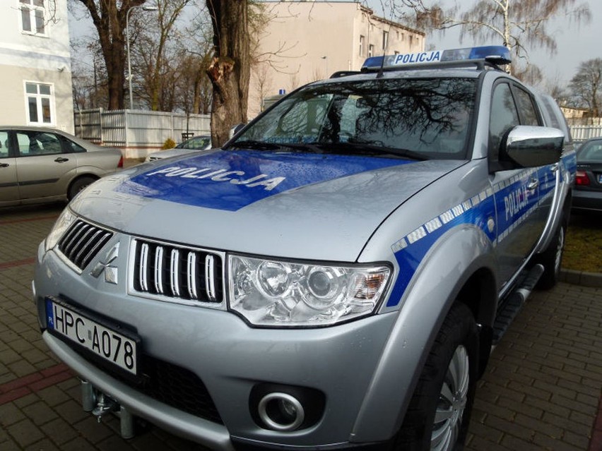 Nowy radiowóz toruńskiej policji. To warte 120 tysięcy złotych Mitsubishi L200 [zdjęcia]