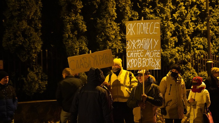 Białystok solidarny z Ukrainą. Kilkaset osób protestowało przed białoruskim konsulatem (zdjęcia)