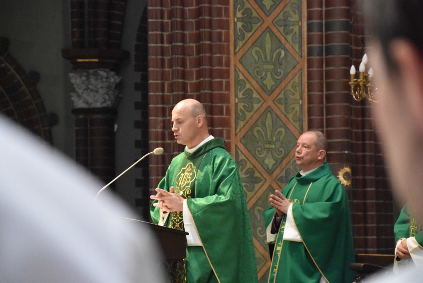 Ksiądz Marek Bernacki wprowadzony na proboszcza rybnickiej...