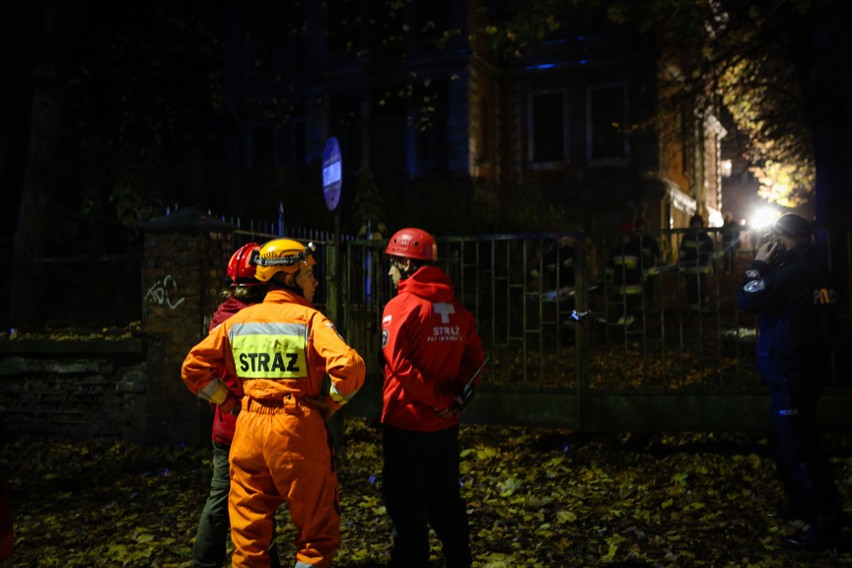 Szczecin: Zawalił się dach w dawnej przychodni przy Słowackiego [zdjęcia]