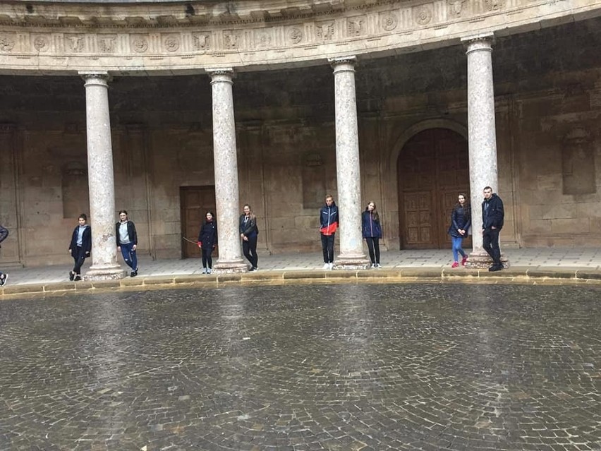 Młodzież z ZSP w Łysych wraca do domu ze stażu w Hiszpanii. Zobacz przygotowaną przez uczniów fotorelację