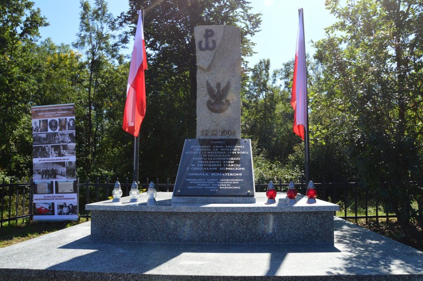 Uroczystość odsłonięcia odnowionego pomnika (z 1974 roku)...