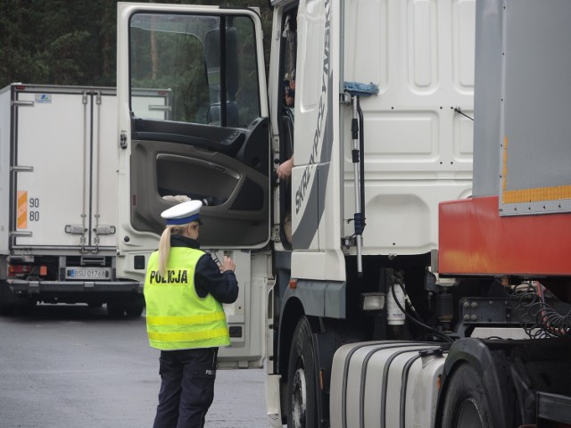 Na drodze krajowej nr 61 trwają działania „Bezpieczna 61”. Łomżyńscy, grajewscy i kolneńscy policjanci patrolują trasę i zwracają uwagę na to, czy kierowcy przestrzegają obowiązujących przepisów.