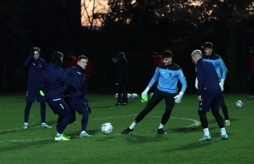 Pierwszy styczniowy trening Pogoni na boisku.