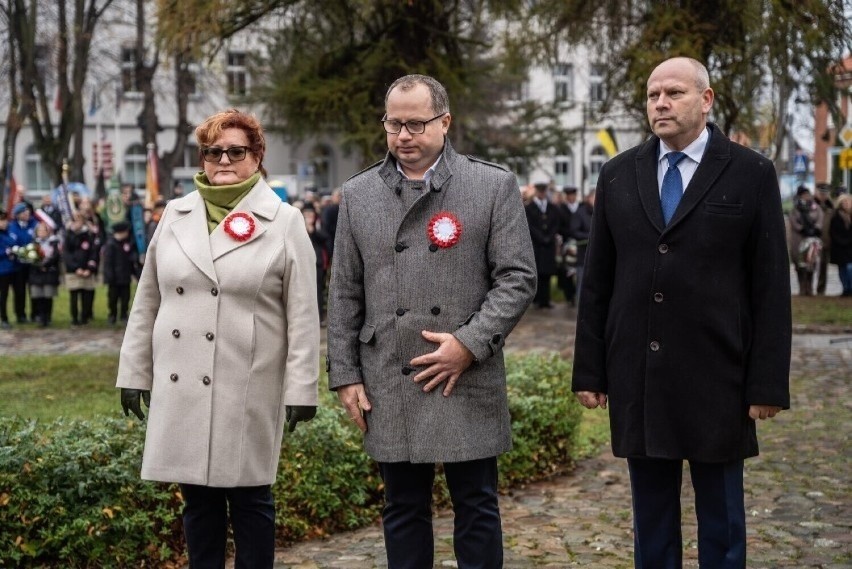 Od lewej: burmistrz miasta Puck Hanna Pruchniewska, zastępca Piotr Ciskowski oraz radny Amadeusz Walke