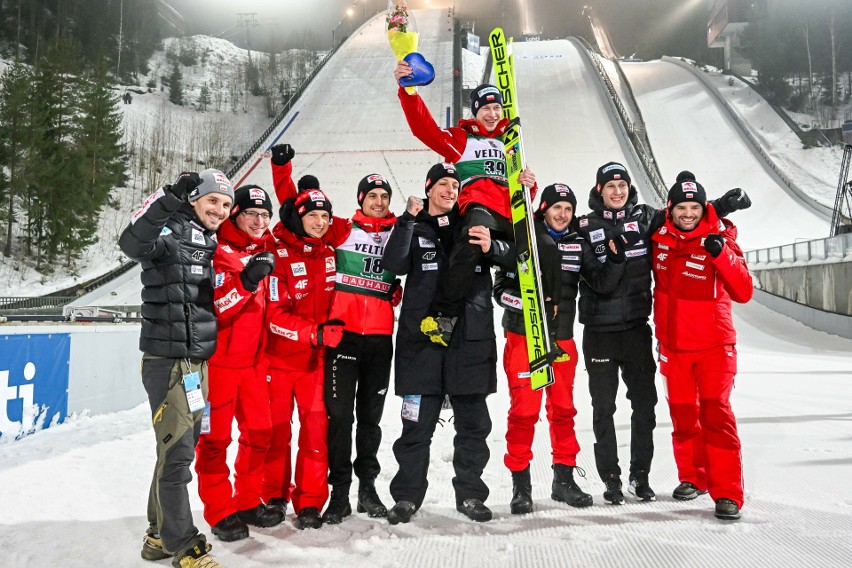 Skoki dzisiaj w Lahti pomyślne dla Aleksandra Zniszczoła. Świetne wyniki, Polak na podium Pucharu Świata