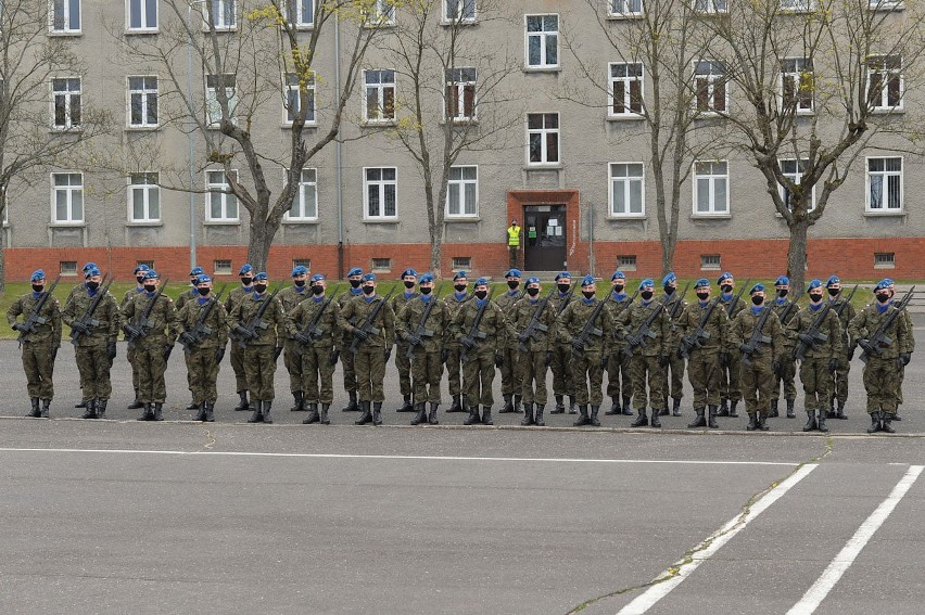 Żołnierze ze Słupska lecą do Iraku. Pożegnanie w 7. BOW 