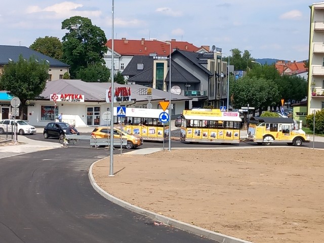 Nowe rondo w Wadowicach przy ul. M. B. Fatimskiej jest w fazie testów