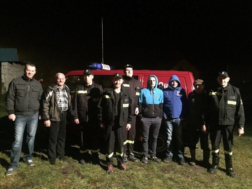 Strażacy z Ochotniczej Straży Pożarnej w Skowronnnie Górnym otrzymali nowe auto
