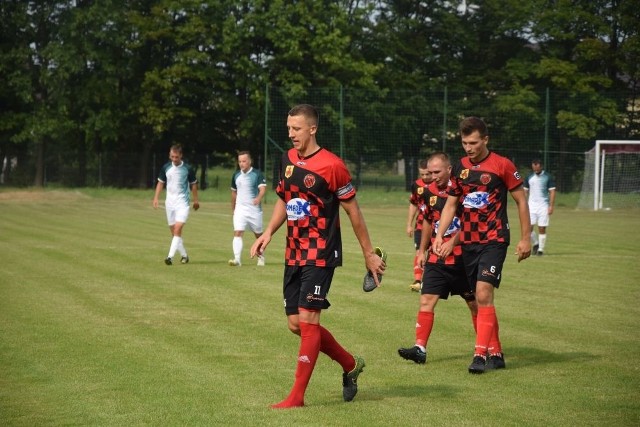 Piłkarze Oskara Przysucha zagrają w sobotę z Mazurek w Karczewie.