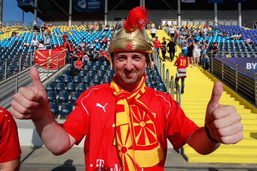 Kibice Macedonii na stadionie Zawiszy prezentowali się...