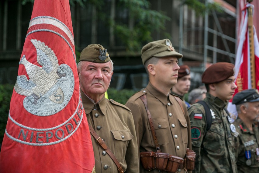 Kraków. Wymarsz Kadrówki, nowe odznaczenie państwowe i...