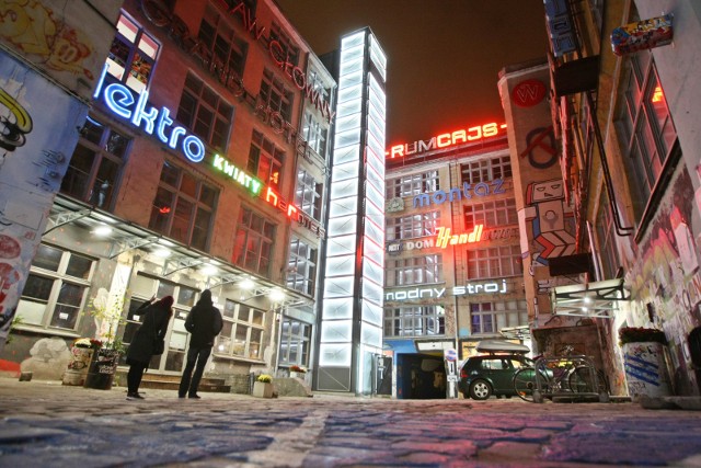 Wrocławskie neony w podwórku na Ruskiej budują idealny klimat na  instagramowych zdjęciach.