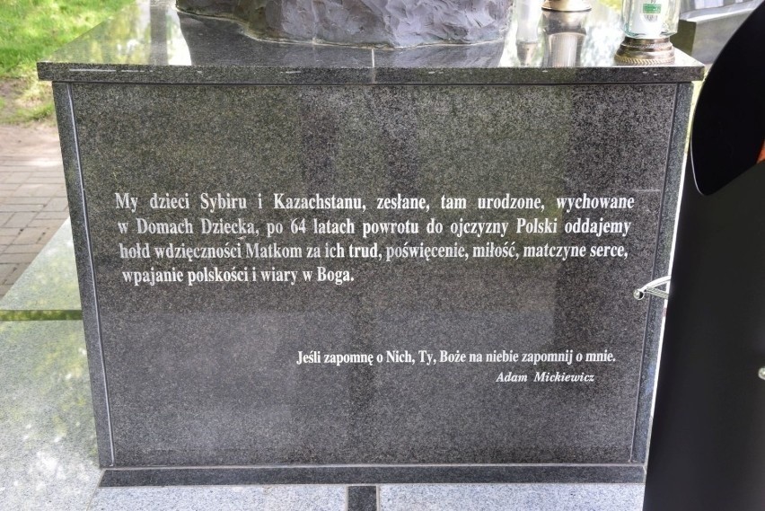 Pomnik Matki Sybiraczki w Zielonej Górze.